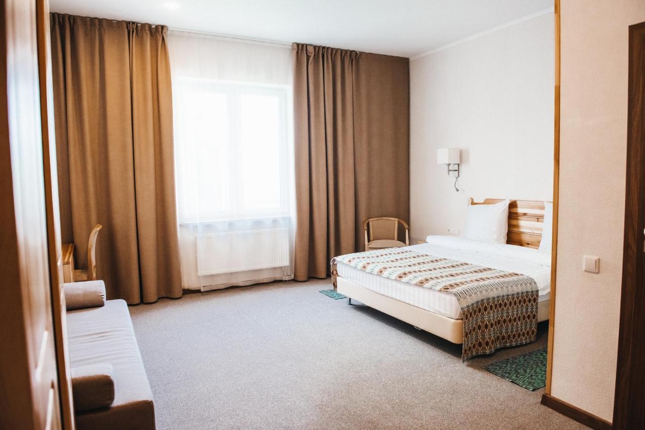 Green Park Hotel Airport Minsk Silichi Esterno foto